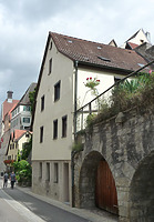 Ansicht von Süden / Wohnhaus und Arkaden in 74354 Besigheim (29.07.2016 - M. Haußmann)