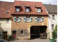 Bühl 9/2  Hofeinfart  / Wohnhaus und Scheuer in 74354 Besigheim (Denkmalpflegerischer Werteplan,  Gesamtanlage Besigheim  Regierungspräsidium Stuttgart)