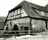 Südostseite des Bandhauses mit Kellerhals zum "Waldhornkeller" vor 1959 / Stadthalle Alte Kelter  in 74354 Besigheim (Stadtarchiv Besigheim)