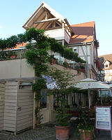 Bereich Kirchstraße 12  im Hintergrund Kirchstraße 10 / Abgegangenes Wohnhaus mit Scheuer  in 74354 Besigheim (27.08.2016 - M.Haußmann)