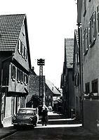 Blick von der Stadtmauer nach Osten um 1950 / Schulbrunnengasse in 74354 Besigheim (Stadtarchiv Besigheim)