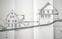 Zeichnung der Süd-westlichen Fassade, Gebäudeschmalseite an der Kirchstaffel mit zugehörigem ehemaligen Scheunengebäude (Nr. 75) links (1987) / Schulgebäude; ehemalige Lateinschule in 74354 Besigheim (Amt für Stadtentwicklung, Wohnungsbau, Wirtschaftsförderung und Umwelt Besigheim.)