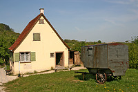 Tagelöhnerhaus im FLM Beuren, Giebelseite / Tagelöhnerhaus aus Weidenstetten in 89197 Weidenstetten (http://www.freilichtmuseum-beuren.de/museum/rundgang/tageloehnerhaus-aus-weidenstetten/)