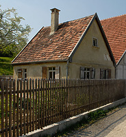 Ausgedinghaus im FLM Beuren; Giebelseite / Ausgeding aus Aichelau (Hofanlage Aichelau) in 72539 Aichelau (http://www.freilichtmuseum-beuren.de/museum/rundgang/ausgedinghaus-aus-aichelau/)