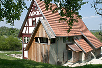 Bauernhaus im FLM; Südgiebel / Bauernhaus aus Aichelau (Hofanlage Aichelau, Hauptbau) in 72539 Aichelau (http://www.freilichtmuseum-beuren.de/museum/rundgang/bauernhaus-aus-aichelau/)