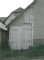 Anbau des Schleppschopfes, Ansicht Nord (2003) / Annexbauten am Haupthaus (Hofanlage Aichelau) in 72539 Aichelau (01.04.2003 - Hans-Jürgen Klose)