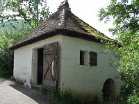 Wasch- und Backhaus aus Sielmingen im FLM Beuren / Wasch- und Backhaus in 70794 Filderstadt-Sielmingen (http://www.freilichtmuseum-beuren.de/museum/rundgang/back--und-waschhaus-aus-sielmingen/)