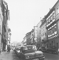 Blick in die Herrenstraße um 1970/1980 / Wohnhaus in 88212 Ravensburg (Bildindex Foto Marburg, Neg. Nr. LDA Tübingen 28230 (6x6))