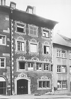 Straßenfassade rechte Gebäudehälfte; Aufnahme aus dem Jahr 1975 (nach der Restaurierung) / Wohnhaus in 88212 Ravensburg (01.01.1975 - LDA Tübingen, Aufnahme Bock/Oberopfingen (Arch. Nr. 370-75), 1975)