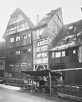 Gebäude links, um 1930 / Wohnhaus in 89073 Ulm (01.01.1930 - Foto Marburg, Aufnahme-Nr. 60.554;; Aufn.-Datum: um 1930; Fotoinhalt: von Nordosten, links Nr. 15 "das Städele")